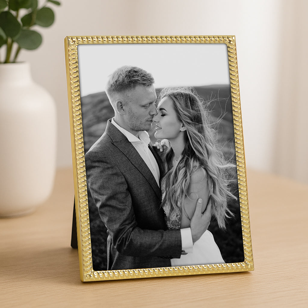 Americanflat Picture Frame | Rope-Style Textured Detailing | Shatter-Resistant Glass